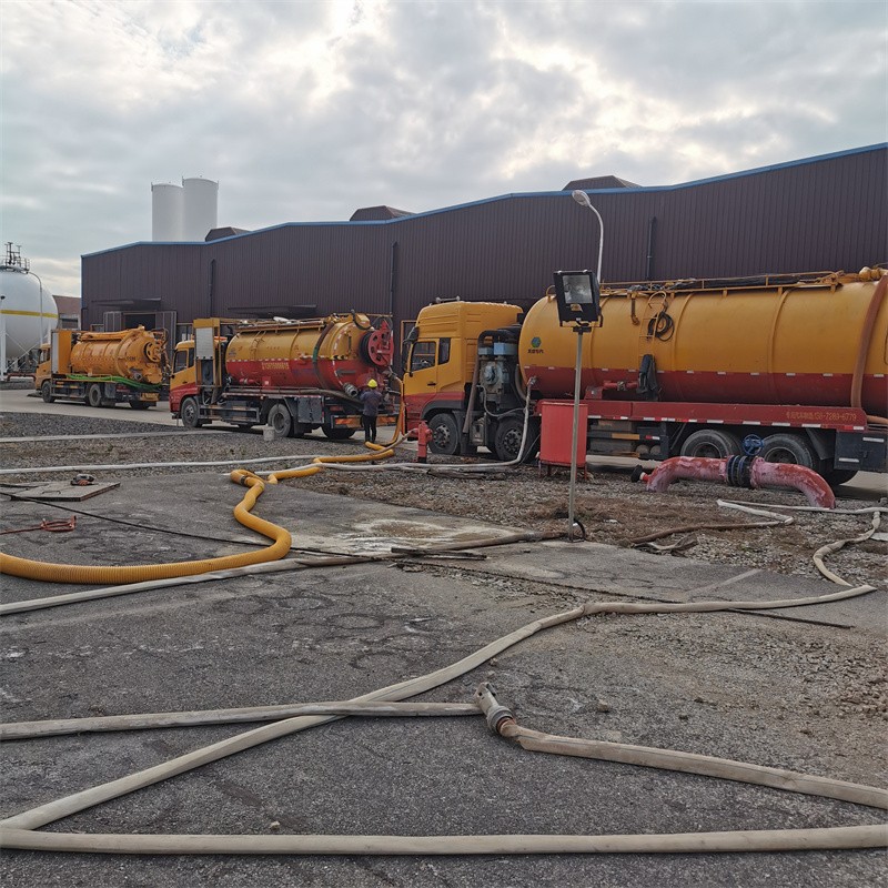 南圣镇污水池清理